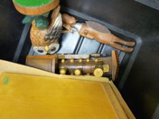 Tub of mainly treen items