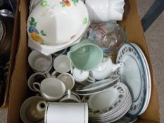 Box of mixed crockery