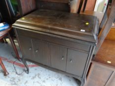 A vintage Victor gramophone case only (no gramophone)