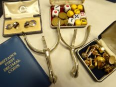 Parcel of collectables including military spurs, Welch Regiment enamel & 9ct gold cufflinks &