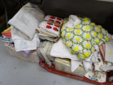 Large parcel of mainly kitchen & bedroom linen, some new