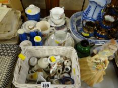 Small parcel of crestedware, Royal Commemorative items, blue & white holidayware etc