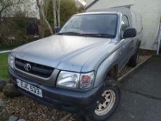A TOYOTA HILUX EX 4WD 4X4 UTILITY LIGHT GOODS VEHICLE, first registered 31.05.2003, silver,