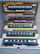 MODEL RAILWAY - Wrenn W3005 non powered 'Brighton Belle' car, part boxed, Wrenn W6004 Pullman car,