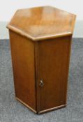 AN HEXAGONAL SINGLE-DOOR MAHOGANY NIGHT CABINET, 44cms wide