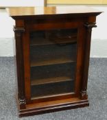 AN EARLY TWENTIETH CENTURY MAHOGANY PIER CABINET with single glazed door & with flanking