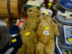 Parcel of various vintage teddy bears
