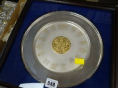 A cased wall mounted hallmarked silver & gilt medallion Queen's Silver Jubilee wall plate produced