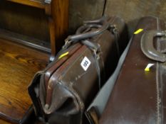 A tan leather vintage doctor's appointment case