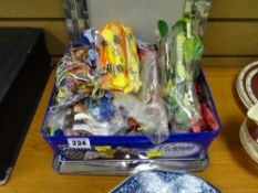 Tin of tapestry silks