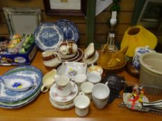 Very large parcel of mixed porcelain including hen on nest, table lamps etc
