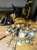 Quantity of treenware, metalware etc