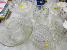 Quantity of vintage glassware