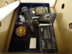 Small parcel of mixed collectables