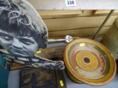 Vintage tabletop lamp, pedestal treen bowl etc