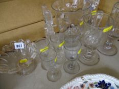 Parcel of vintage glassware