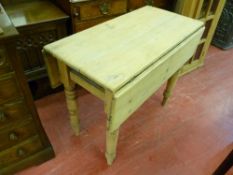 A STRIPPED PINE TWIN FLAP PEMBROKE TABLE, 91 x 45 cms (sides down)