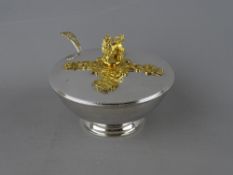 AN ASPREY OF LONDON SILVER & SILVER GILT COVERED SUGAR BOWL & SIFTER SPOON marking the Silver