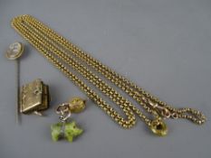 A 60 ins NINE CARAT GOLD CHAIN, a nine carat gold and agate teapot charm, another as a carved