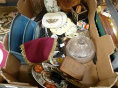 Mixed box of vintage collectables