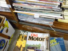 Large quantity of vintage motor vehicle publications including 'The New Motoring Encyclopaedia'