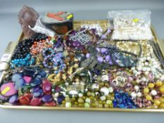 Quantity of vintage costume jewellery