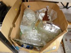 Mixed box of vintage glassware