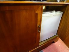 Wooden drinks cabinet with integrated small fridge E/T