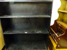 Black graduated three shelf bookcase and a polished wood magazine rack