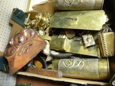 Good boxed quantity of mixed brass and copperware including 'Salters Improved Circular Spring