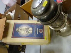 Boxed vintage 'Hipolito Automatic Paraffin Lamp'