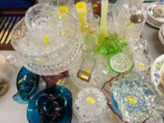 Good mixed quantity of vintage and other glassware