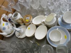Mixed porcelain including Royal Doulton, Wedgwood etc