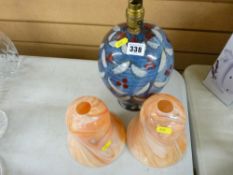 Pair of mottled glass lampshades and a baluster pottery table lamp