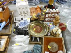 Large parcel of decorative items including commemorative ware, tourist ware etc