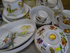 Very large parcel of Worcester 'Evesham' oven to tableware