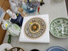 Boxed Wedgwood 'Wheel of Fortune' plate and other ceramic items