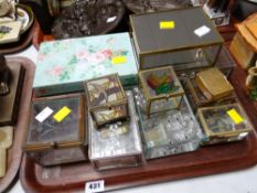 A tray of various trinket boxes / jewellery boxes