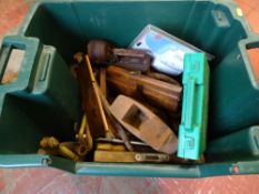 Tub of block planes, spirit level, hand tools etc