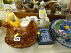 Hen on nest and other mixed porcelain