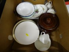 Box of mixed porcelain