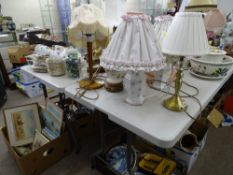 Quantity of mixed table lamps