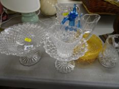 Parcel of vintage and other glassware