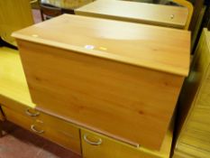 Compact pine effect ottoman