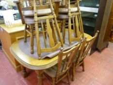 Extending oak dining table with two leaves and six (four plus two) dining chairs