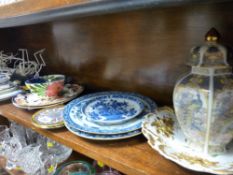 Quantity of decorative wall plates etc