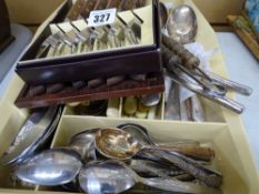 Tray of vintage and other cutlery