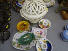 Wedgwood Etruria reticulated fruit bowl and cover in cream ware and a quantity of various pin dishes