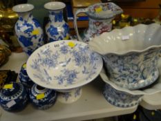 Parcel of mainly blue & white china including ginger jars, planters etc