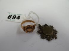 A 9ct gold horseshoe signet ring together with a hallmarked silver pendant